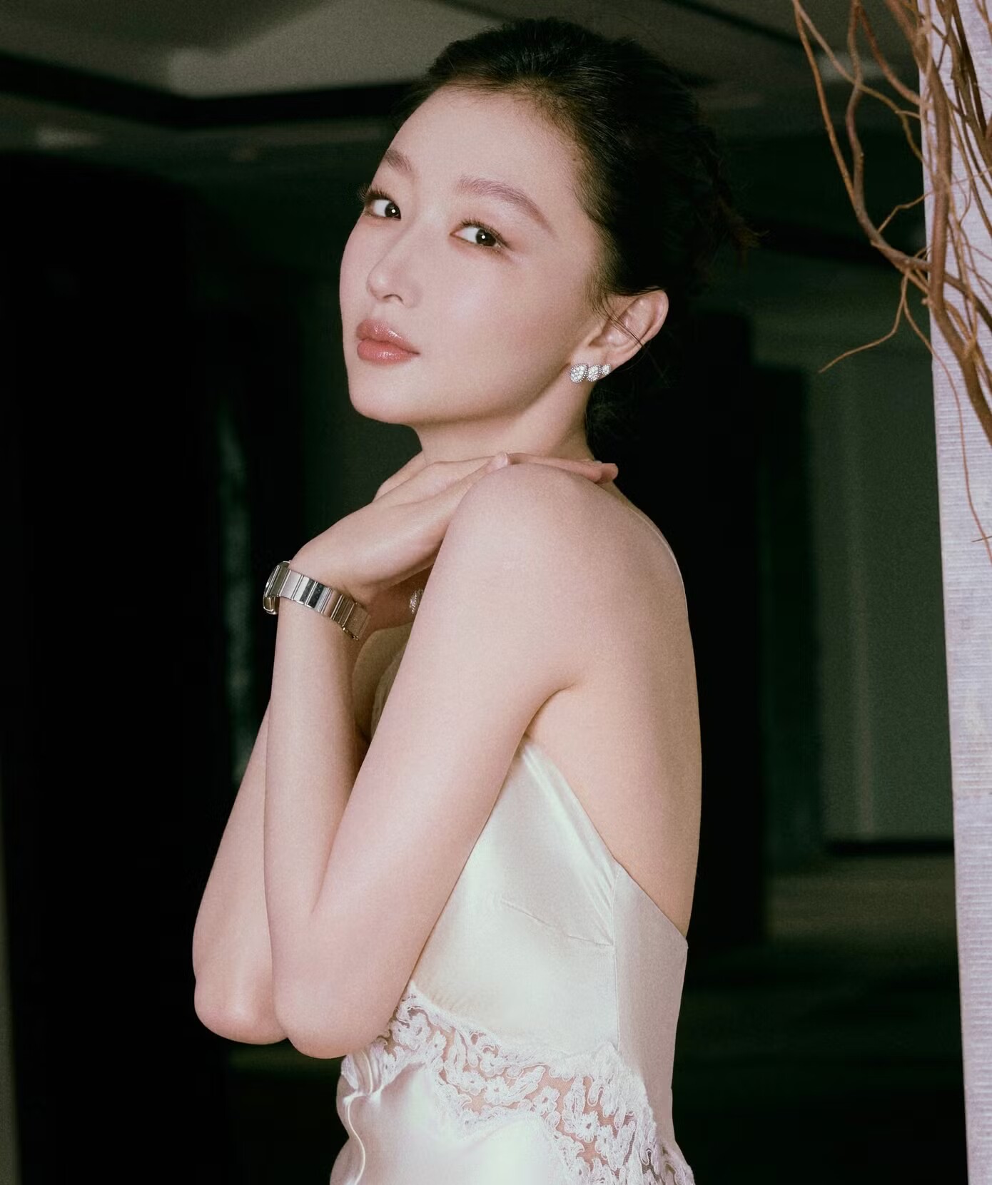 Danh tiếng của Châu Đông Vũ tụt dốc, khoảng 5 năm trở lại đây cô không có dự án mới.