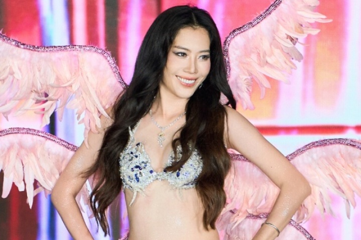 Nam Anh - Nam Em diễn bikini phong cách 'thiên thần nội y'