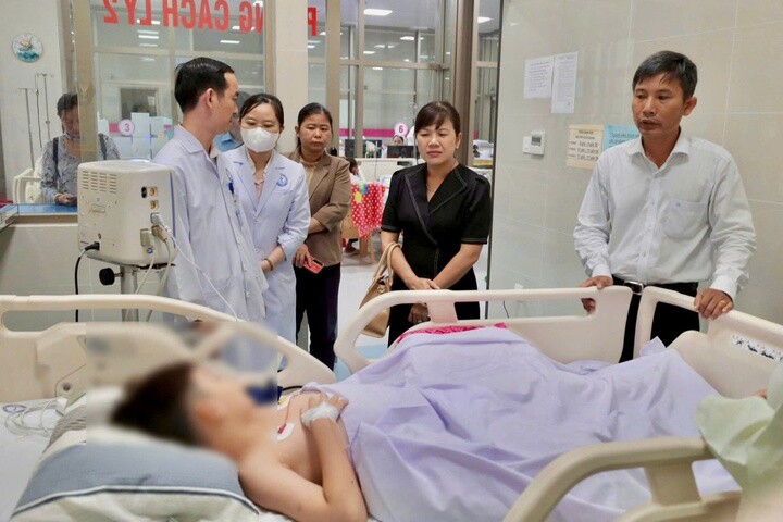 Bệnh nhân nghi ngộ độc đang điều trị ở bệnh viện.