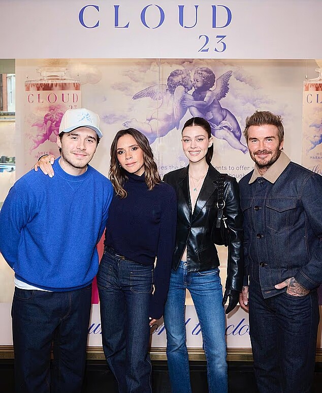 Vợ chồng Brooklyn bên bố mẹ, Victoria và David Beckham, trong một chiếc dịch quảng bá thương hiệu sốt cay Cloud23 vài năm trước. Ảnh: Instagram Brooklyn Beckham