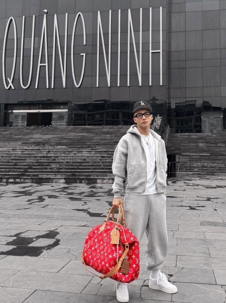 Những bộ cánh đường phố đắt đỏ của Sơn Tùng M-TP - 8