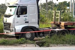 Thái Nguyên: Công an điều tra vụ tài xế tử vong nghi tụt xuống hố ga