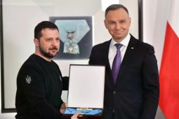 Tổng thống Ukraine trả lại huân chương cao quý của Ba Lan sau tranh cãi lịch sử