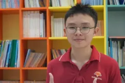 Thủ khoa lớp 10 TPHCM: 'Không đi học thêm, học xong trước 10 giờ đêm'