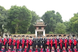 Lớp có 100% học sinh đỗ chuyên Toán, Tin ở Hà Nội