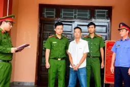 Người đàn ông vô cớ dùng rựa chém hai người trọng thương