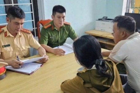 CLIP người phụ nữ nằm giữa đường chặn ô tô: Công an vào cuộc xử lý