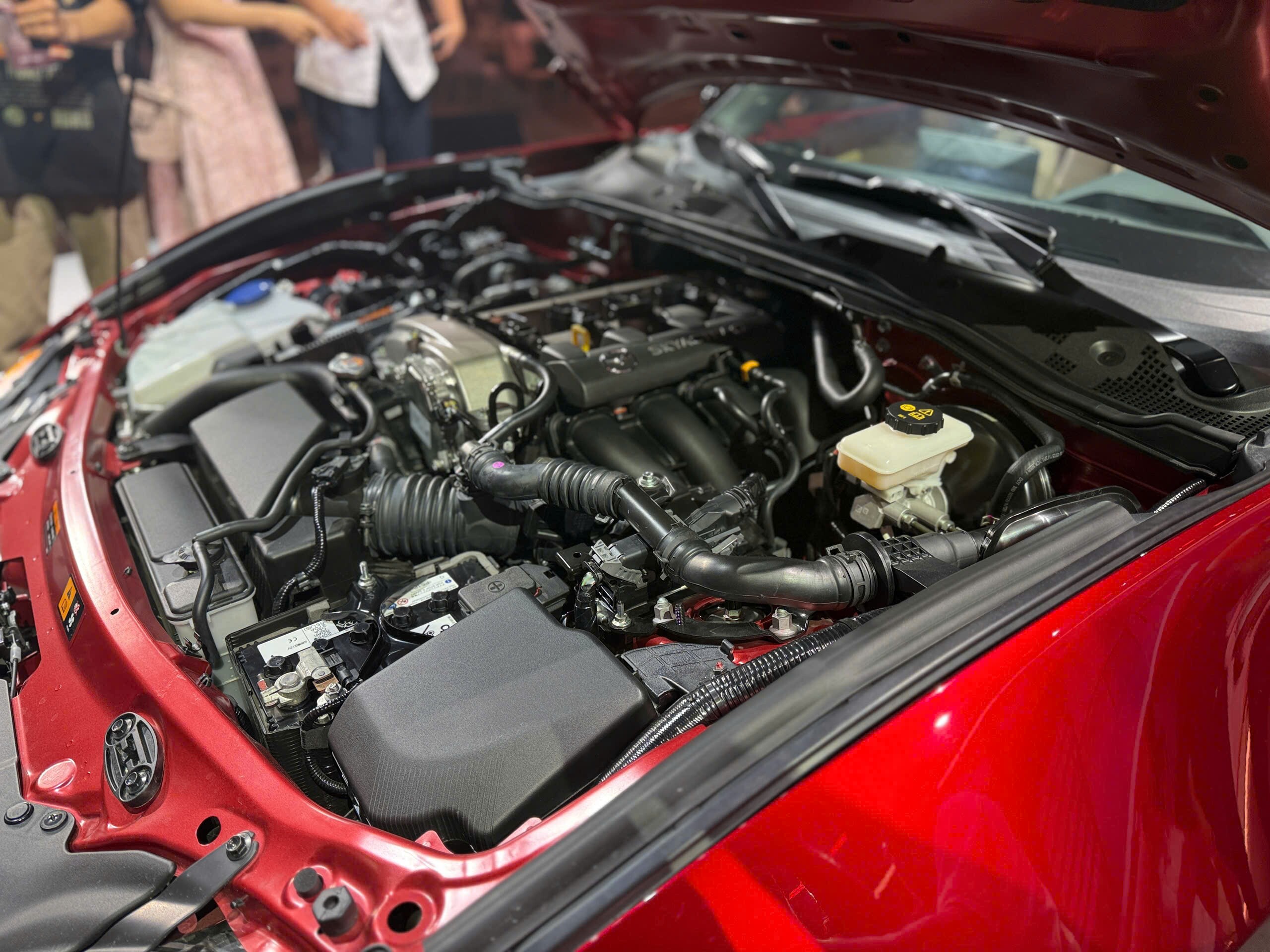 Xe được&nbsp;trang bị động cơ xăng Skyactiv-G, dung tích 2.0L, cho công suất tối đa 181 mã lực.
