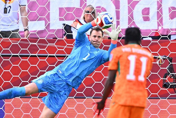 Neuer trở thành thủ môn&nbsp;ra sân nhiều nhất trong lịch sử World Cup