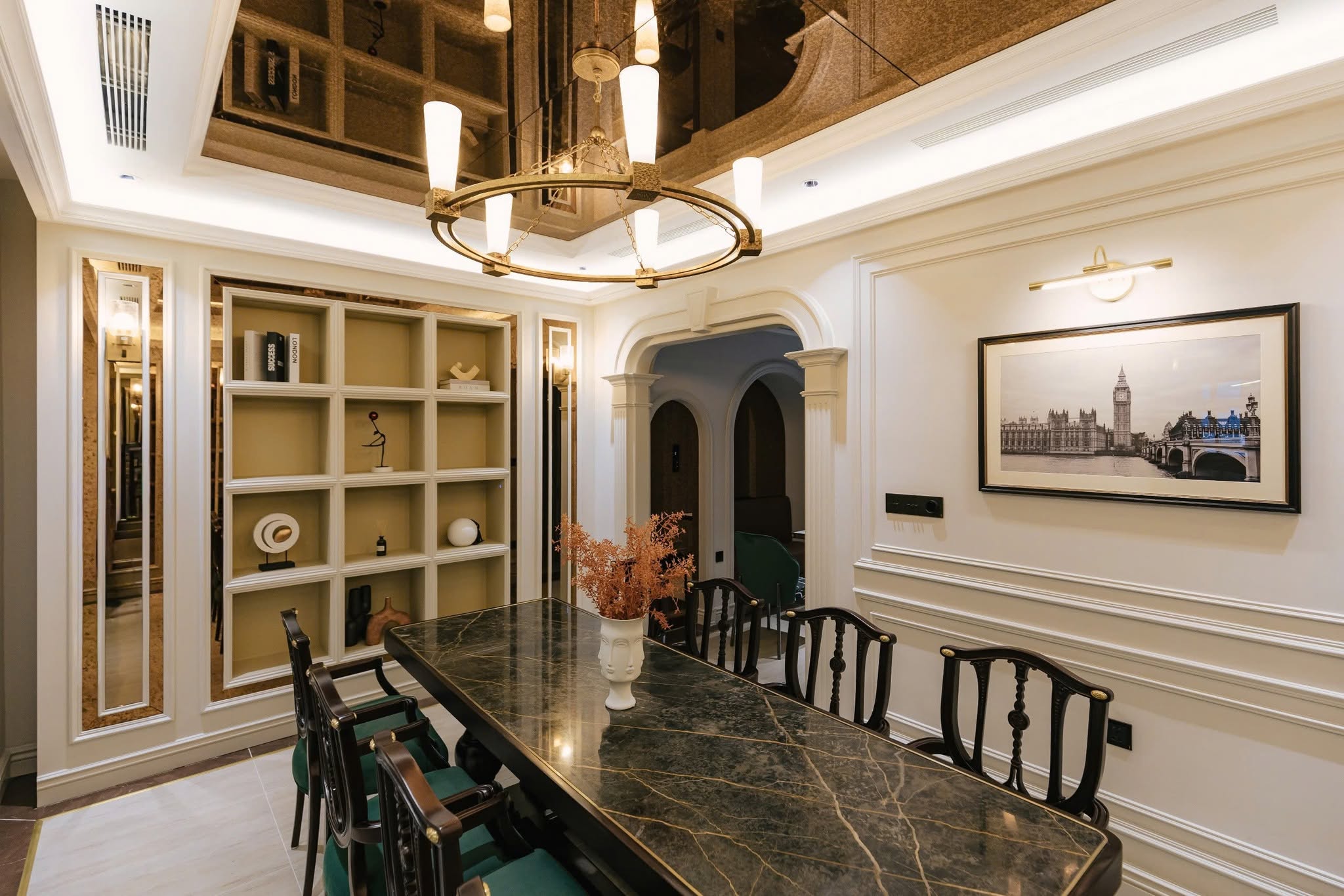 Không gian dùng bữa ấm cúng, riêng tư nhưng vẫn đậm chất sang trọng của một boutique hàng hiệu.