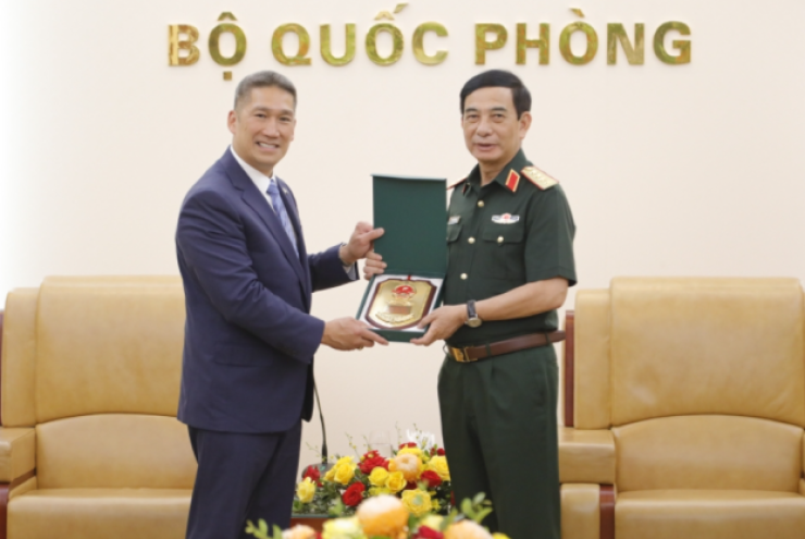 Đại tướng Phan Văn Giang tiếp ông Hùng Cao, Quyền Bộ trưởng Hải quân Hoa Kỳ