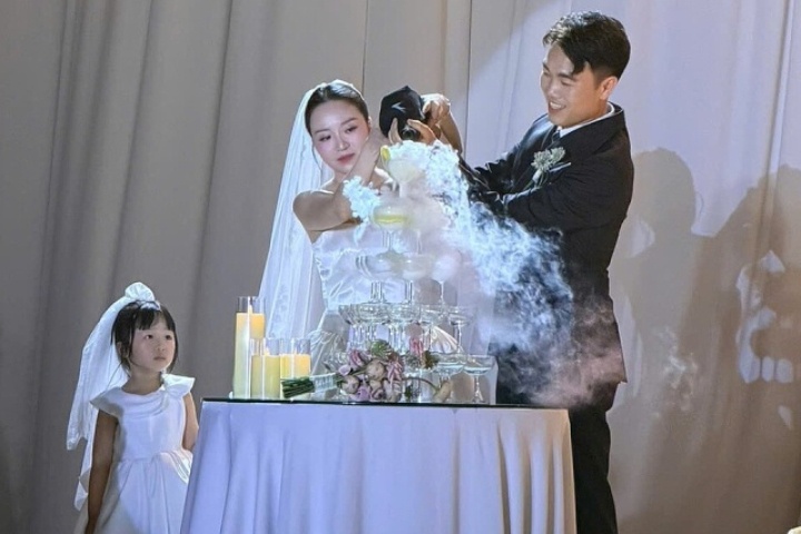 Lương Xuân Trường tổ chức đám cưới sau 5 năm chung sống