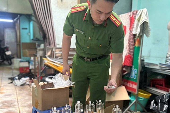 Cảnh sát đột kích xưởng sản xuất 100.000 'nỏ' ma túy ở TP HCM
