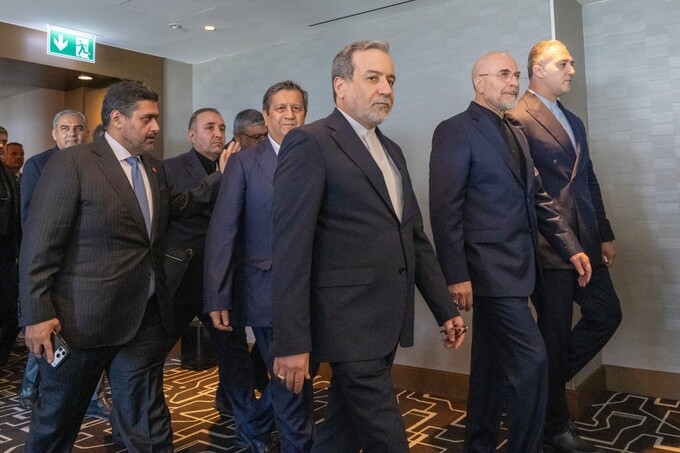 Phái đoàn đàm phán Iran tại Thụy Sĩ ngày 21/6. Ảnh: AFP