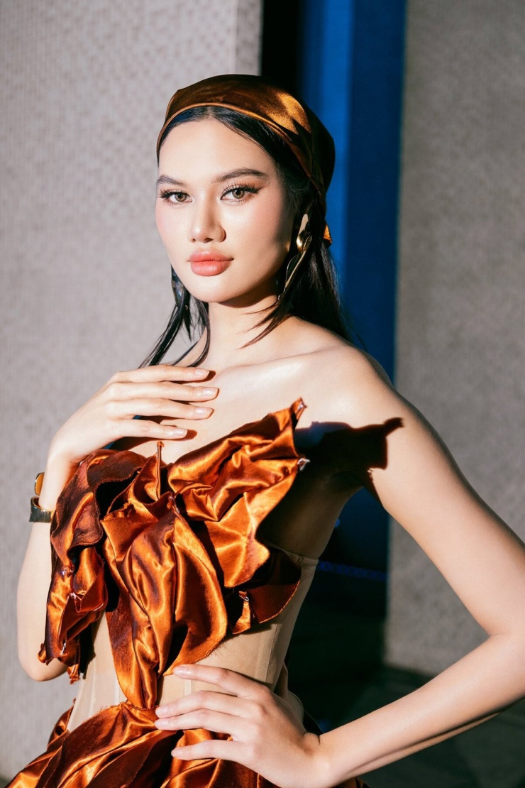Cựu VĐV bóng chuyền Phạm Huệ tỏa sáng trên sàn catwalk - 11