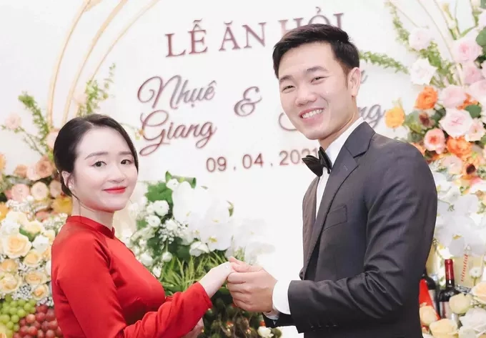 Cặp trai tài gái sắc trong lễ ăn hỏi tổ chức hồi tháng 4/2021.