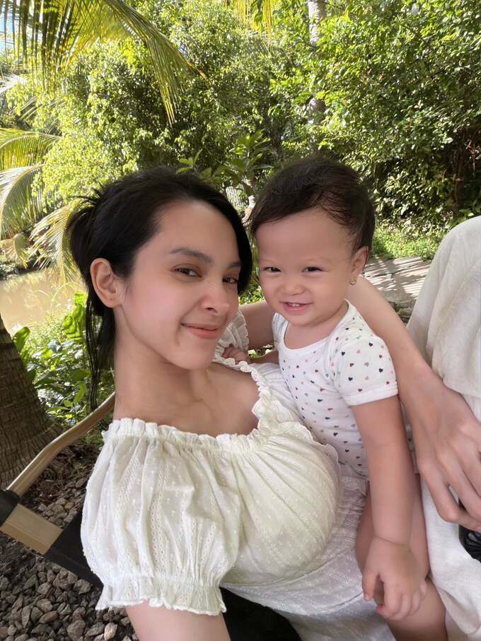 Ảnh sao 22/6: Hòa Minzy được khen xinh như công chúa trong váy ren trắng - 10