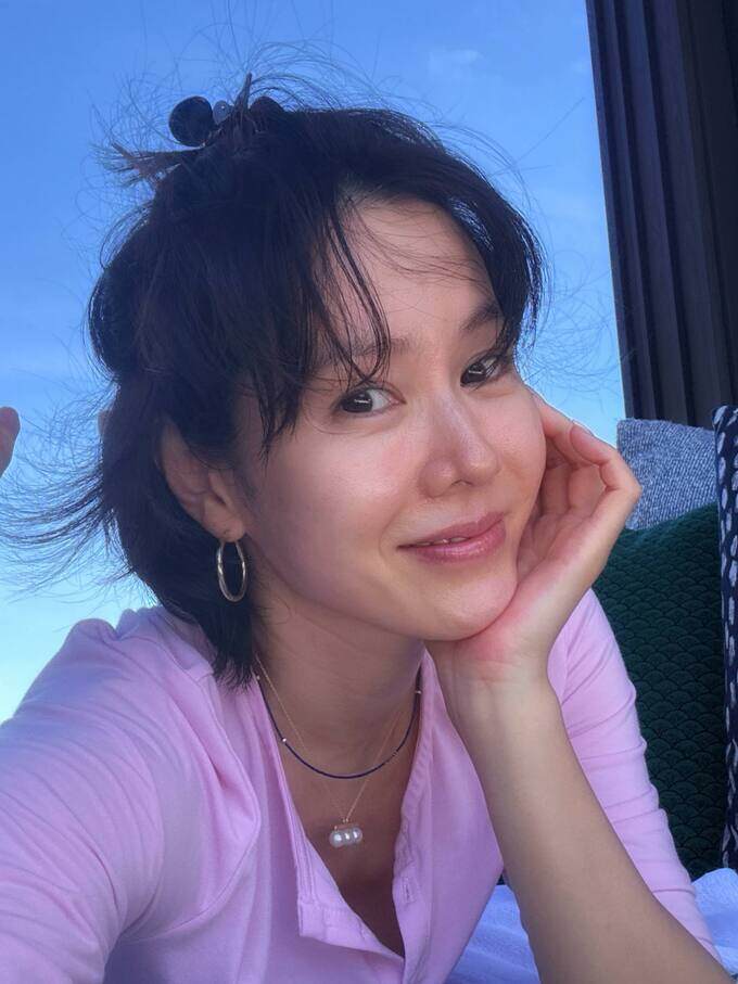 Nhan sắc ít son phấn của Son Ye Jin ở tuổi tứ tuần.