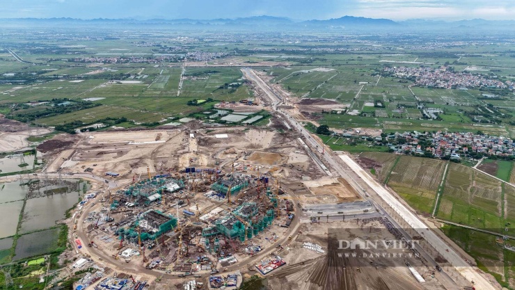 Khu đô thị thể thao quốc tế Hà Nội đang dần hình thành với tâm điểm là SVĐ Hùng Vương (tên cũ là Trống Đồng), công trình có quy mô lớn nhất thế giới về sức chứa và mái che đóng mở tự động sau khi hoàn thành, vượt qua các sân hiện có của Ấn Độ, Triều Tiên, Mỹ…&nbsp;