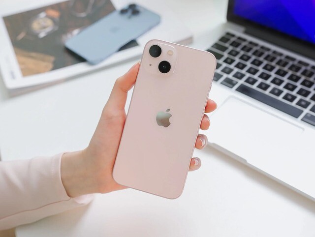 iPhone 13 hiện có giá 12 triệu đồng