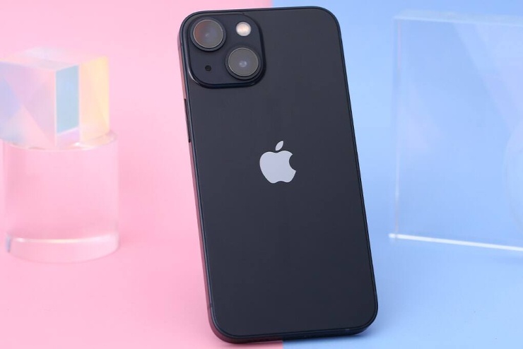 iPhone 13 tiếp tục là một trong những lựa chọn đáng cân nhắc