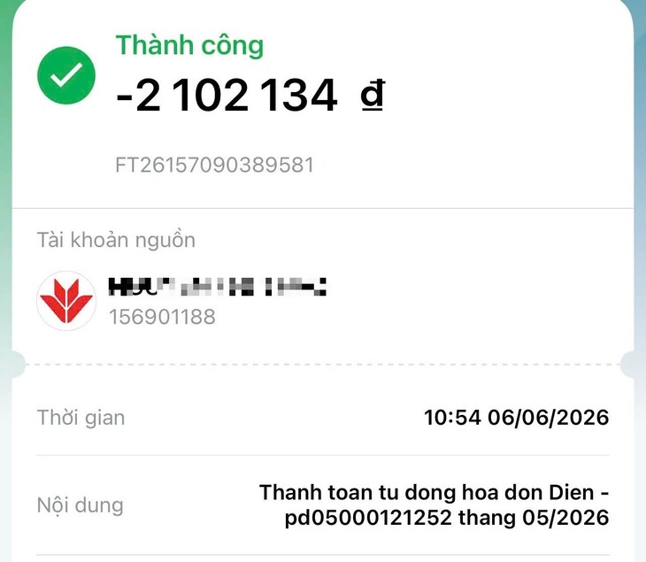 Hóa đơn tiền điện của gia đình chị Nhung tăng cao trong những tháng nắng nóng, tạo thêm áp lực cho việc cân đối chi tiêu sinh hoạt. Ảnh: NVCC.