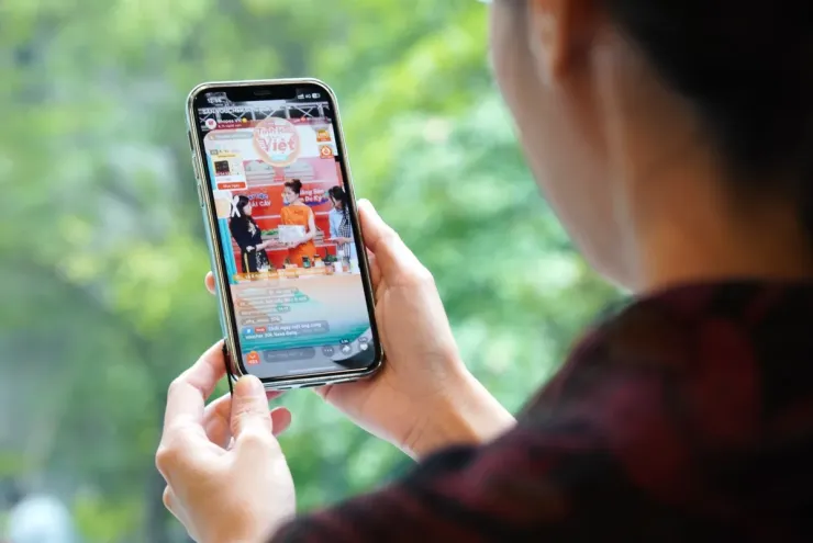 Xác thực danh tính người livestream sẽ ngăn&nbsp;hàng giả, hàng nhái, quảng cáo sai sự thật và tình trạng bán xong rồi biến mất.