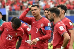 Lộ đội hình Bồ Đào Nha đấu Uzbekistan: Ronaldo vẫn đá chính, hàng công xáo trộn