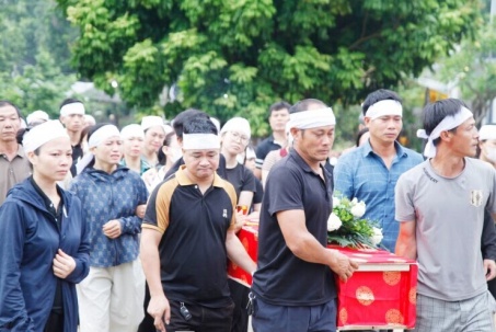 Nghẹn lòng cảnh tiễn biệt hai mẹ con tử vong trong vụ thảm án ở Bắc Ninh
