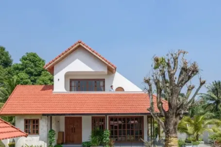 Biệt thự với kiến trúc truyền thống mái dốc ngói đỏ