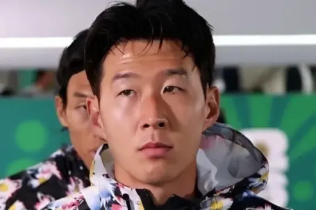 Lý do tuyển Hàn Quốc mặc áo in hình bông hoa