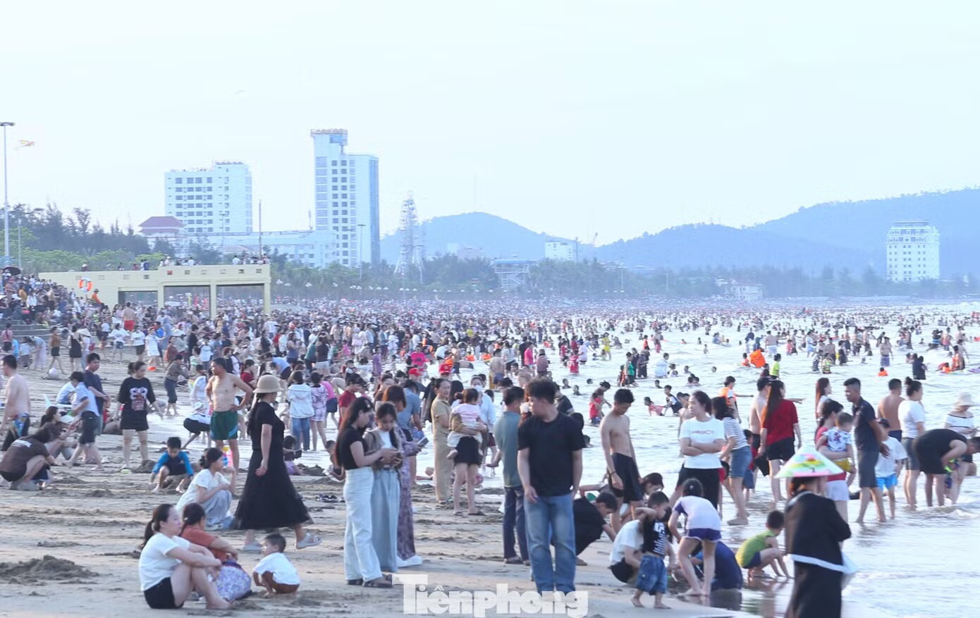 Cảnh tượng ai cũng phải 'ôi dồi ôi' biển Cửa Lò - 2