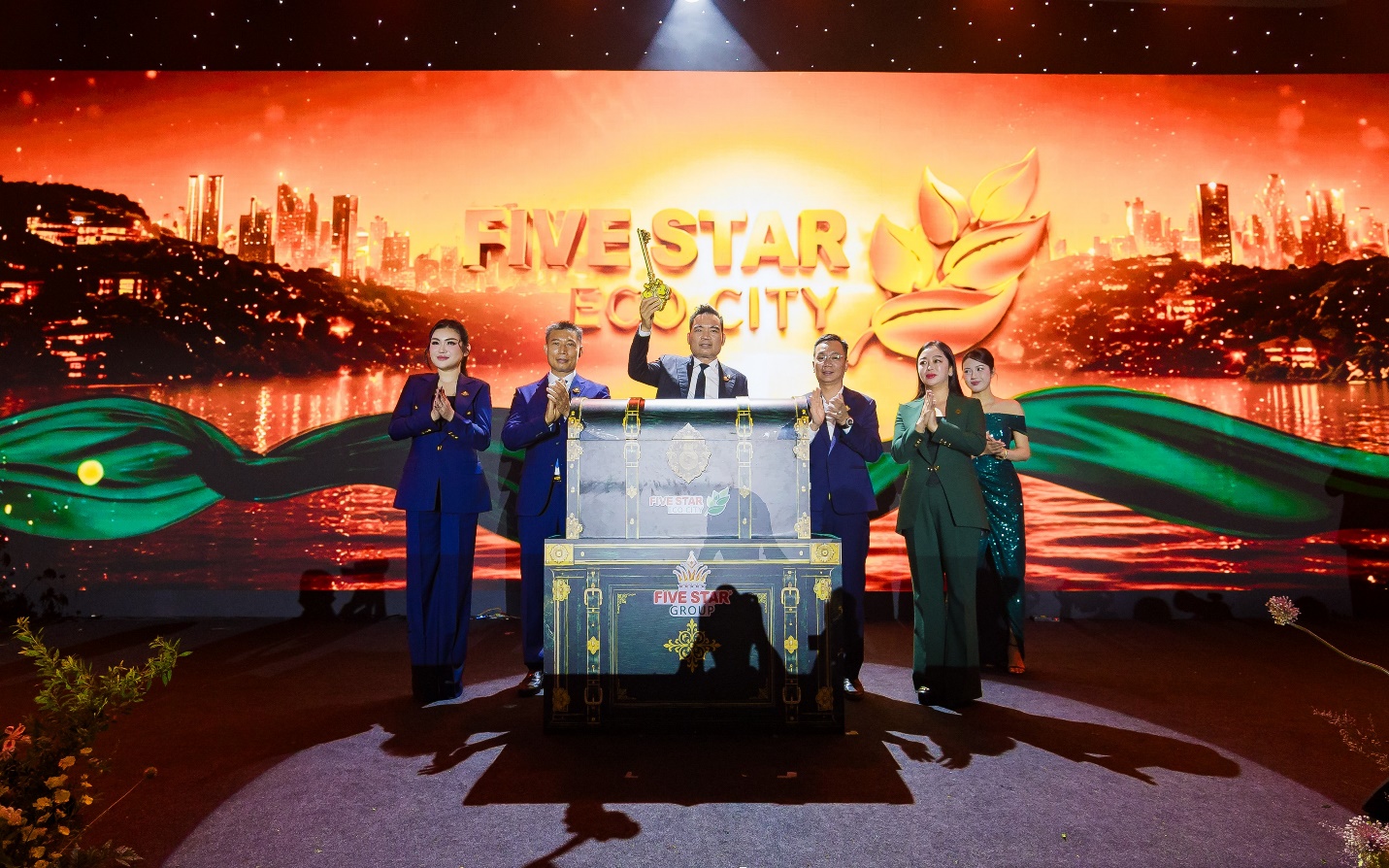 Ông Trần Văn Mười – Doanh nhân Việt Nam tiêu biểu, Nhà sáng lập - Chủ tịch HĐQT Five Star Group cho biết, The Royal Unveiled là dấu mốc quan trọng trong hành trình hoàn thiện diện mạo và hệ giá trị của Five Star Eco City.