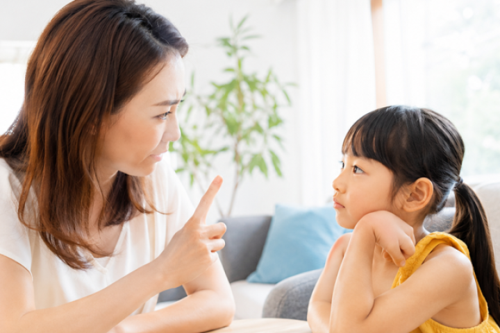 Đến tuổi trưởng thành mới hiểu: Có 4 kiểu người mẹ 'kéo lùi' con cái