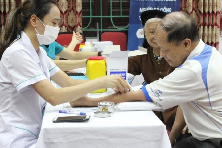 Từ 1/7, người dân có hộ khẩu thường trú tại Hà Nội thuộc nhóm này được miễn phí 100% khoản phí đặc biệt