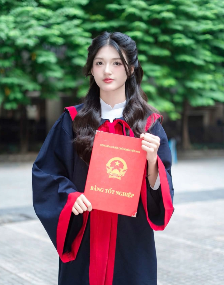 Nữ thủ khoa chuyên Sử lớp 10 năm 2026, Nguyễn Phương Thảo. (Ảnh: NVCC)