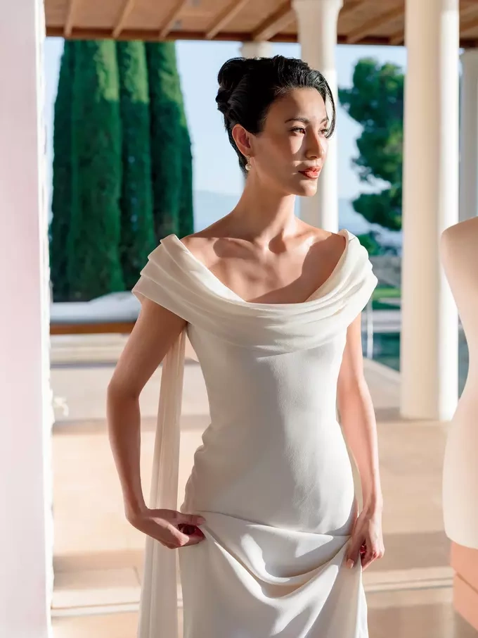 Cô dâu gốc Á mặc 13 váy cưới trong chuỗi hôn lễ xa hoa - 8