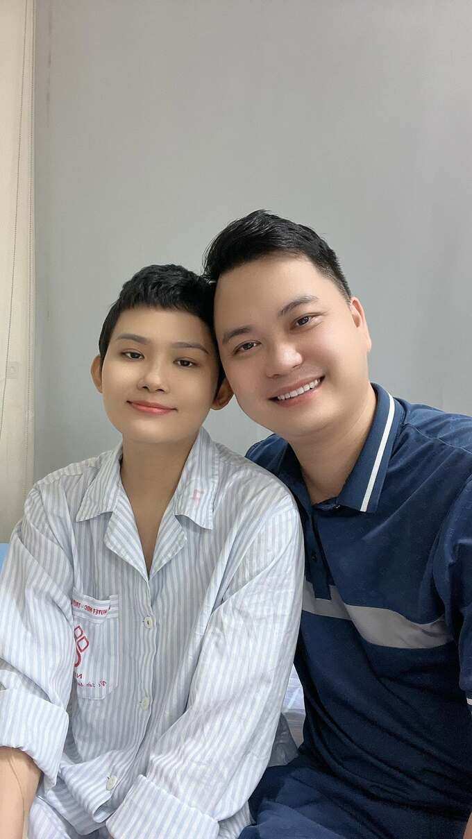 Kể từ ngày vợ bệnh, mỗi tấm ảnh, đoạn video đều là cách Tiền níu giữ quãng thời gian còn được ở bên người mình yêu. Ảnh: NVCC