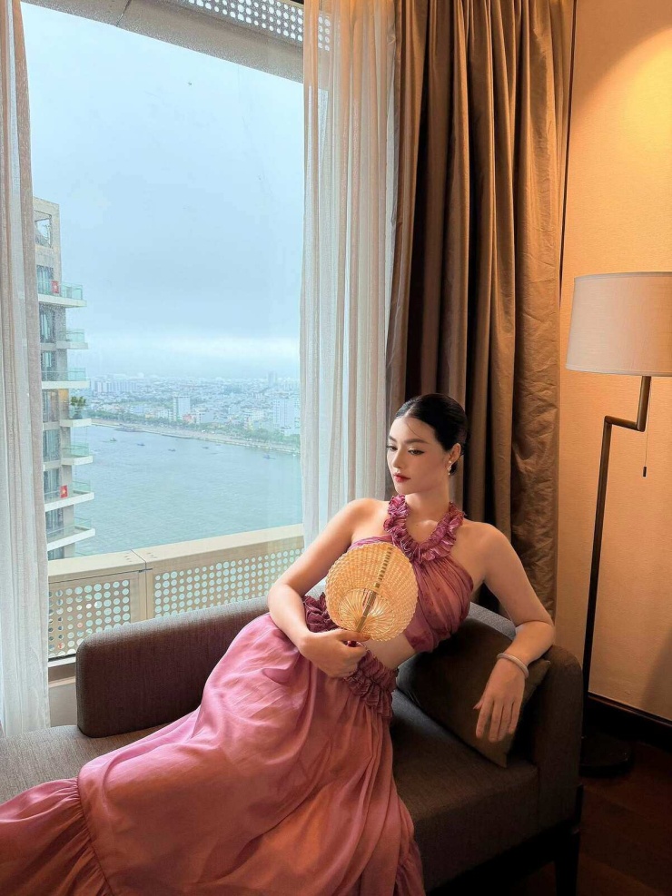 Phong cách quý cô ngọt ngào của Lona Kiều Loan - 4