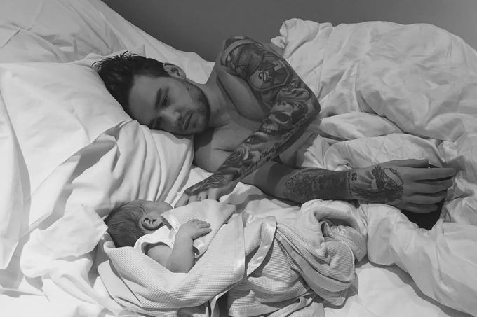 Cheryl Cole đăng hình Liam Payne bên con trai Bear trong bài đăng tưởng nhớ anh. Ảnh: Instagram Cheryl Cole