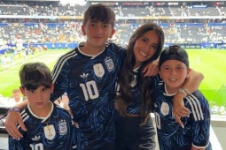 Vợ Messi xúc động sau loạt kỷ lục World Cup của chồng