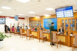 Hà Nội: Cụ bà gần 100 tuổi, sức khỏe yếu bị bắt buộc đến phường làm thủ tục hành chính