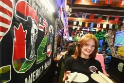 Nhân viên nhà hàng ở Mỹ 'đói' tiền boa dịp World Cup