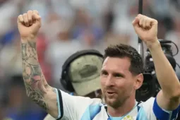 Ronaldo 'béo', Klose, Ibrahimovic ca ngợi Messi hết lời