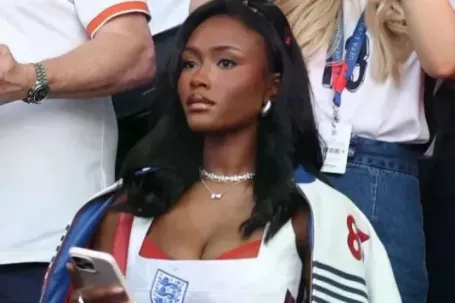 Dàn WAGs bị chỉ trích ở World Cup