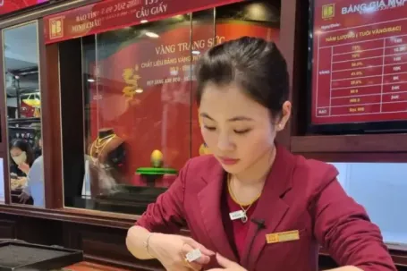 Giá vàng hôm nay (23/6): Lại quay đầu giảm