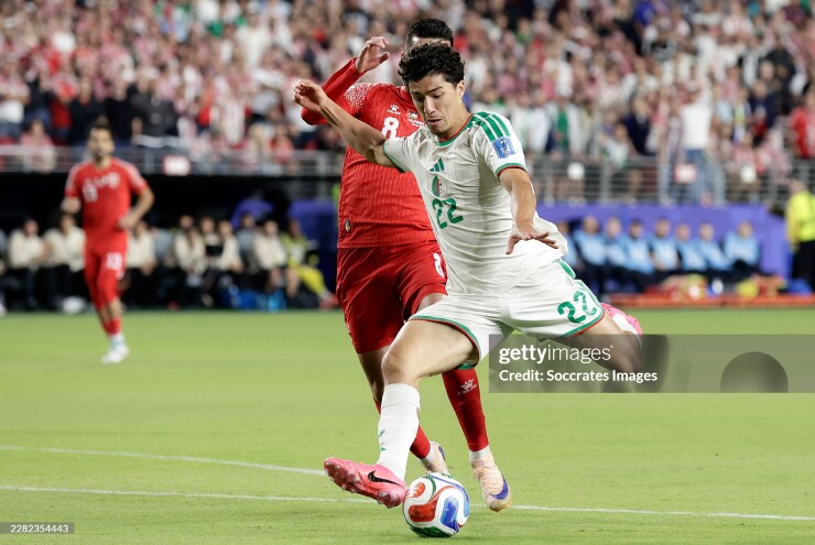 Algeria vất vả trong hiệp một