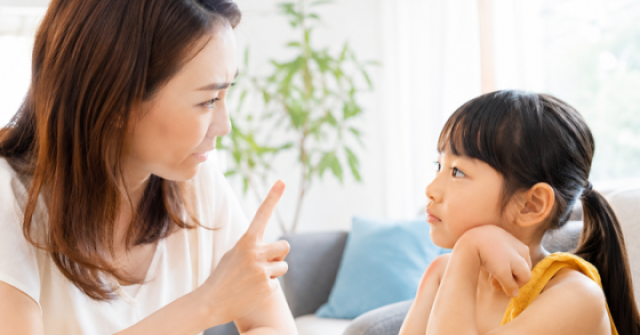 Đến tuổi trưởng thành mới hiểu: Có 4 kiểu người mẹ "kéo lùi" con cái