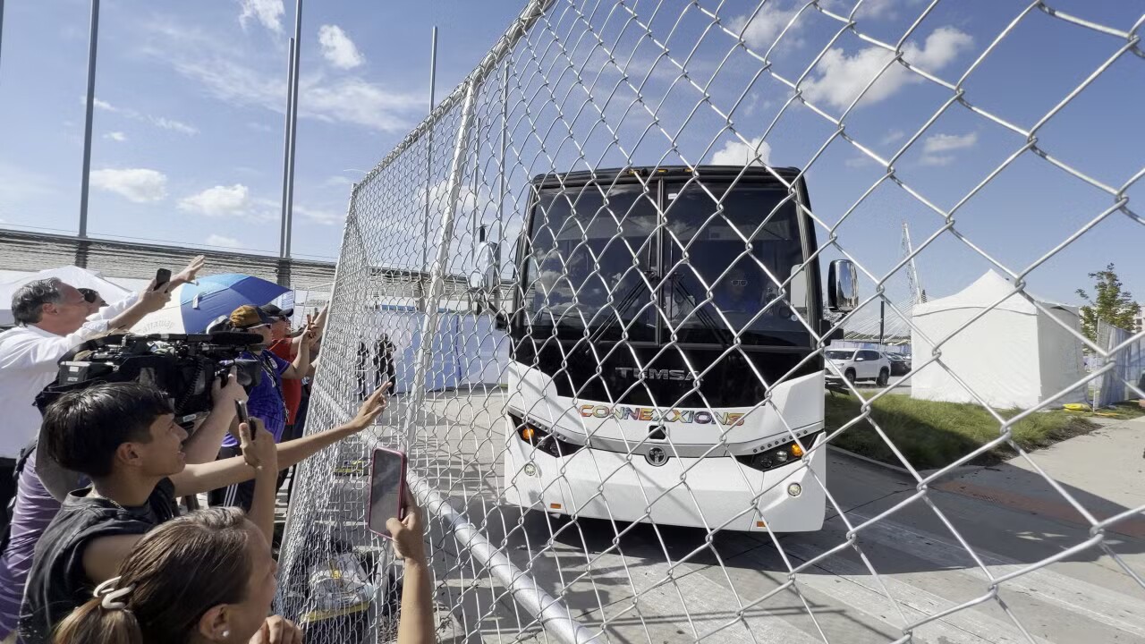 World Cup: Messi lưu trú khách sạn bình dân, Ronaldo ở resort siêu đắt đỏ - 3