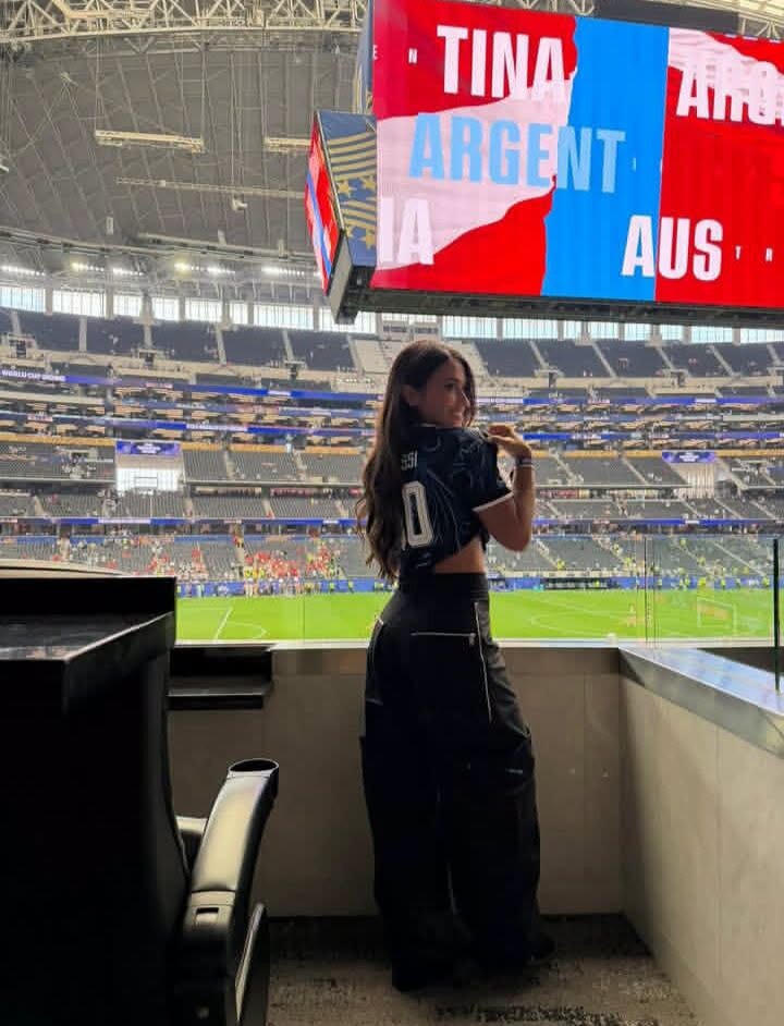 Antonela và các con trên khán đài sân AT&T - Ảnh: Instagram